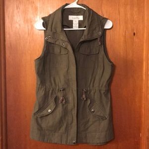 S - olive green zip up canvas type material cargo…